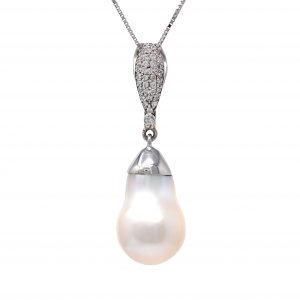 White Gold Pendant with Pearl & Diamonds